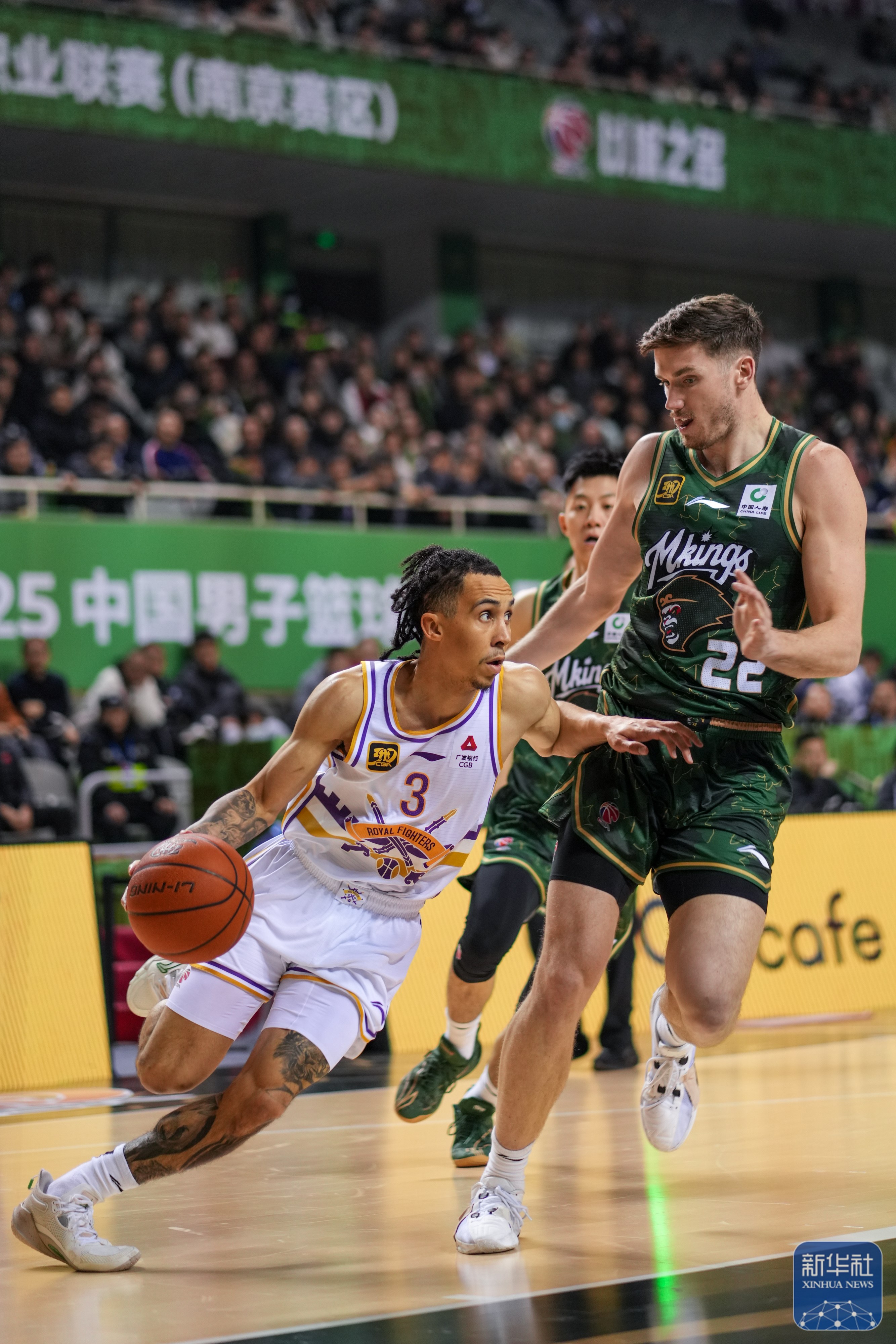 赛地聚焦：CBA常规赛加时末段热度飙升；切尔西止住颓势；气氛紧张；控场能力受关注的简单介绍