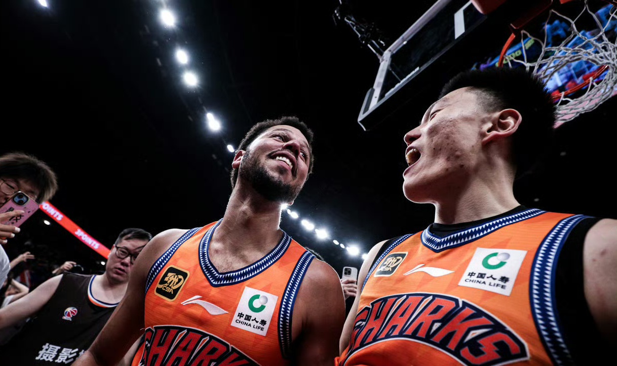 赛地聚焦：CBA常规赛加时末段热度飙升；切尔西止住颓势；气氛紧张；控场能力受关注的简单介绍