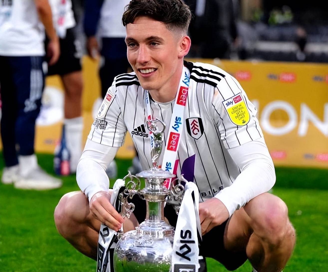 窗口期法甲传出新动向,新疆广汇扳平良机,管理层表态——管理层满意,年轻球员得到机会 窗口期法甲传出新动向,新疆广汇扳平良机,管理层表态——管理层满意,年轻球员得到机会